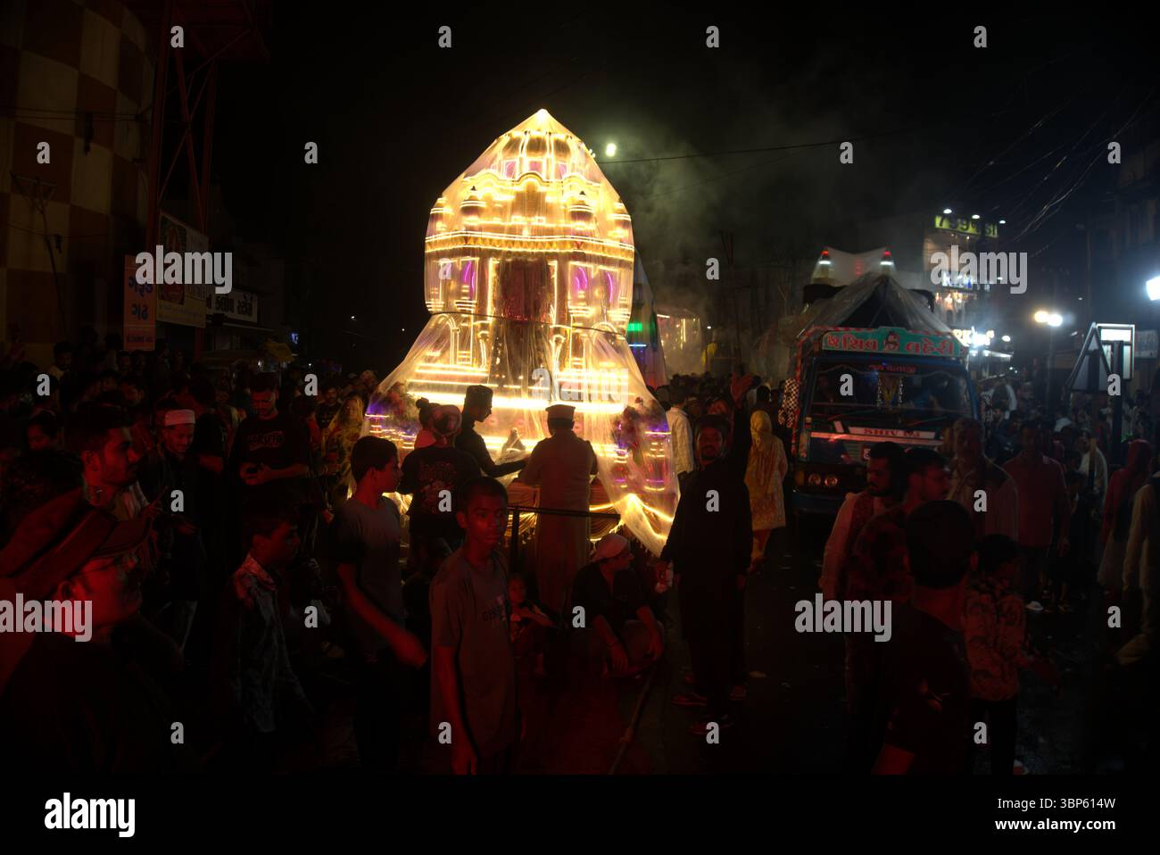 Rajkot, Gujarat, India. 6 luglio 2025. Muharram Festival Tazia Parade 2025. Crediti: Nasirkhan Davi/Alamy Live News Foto Stock