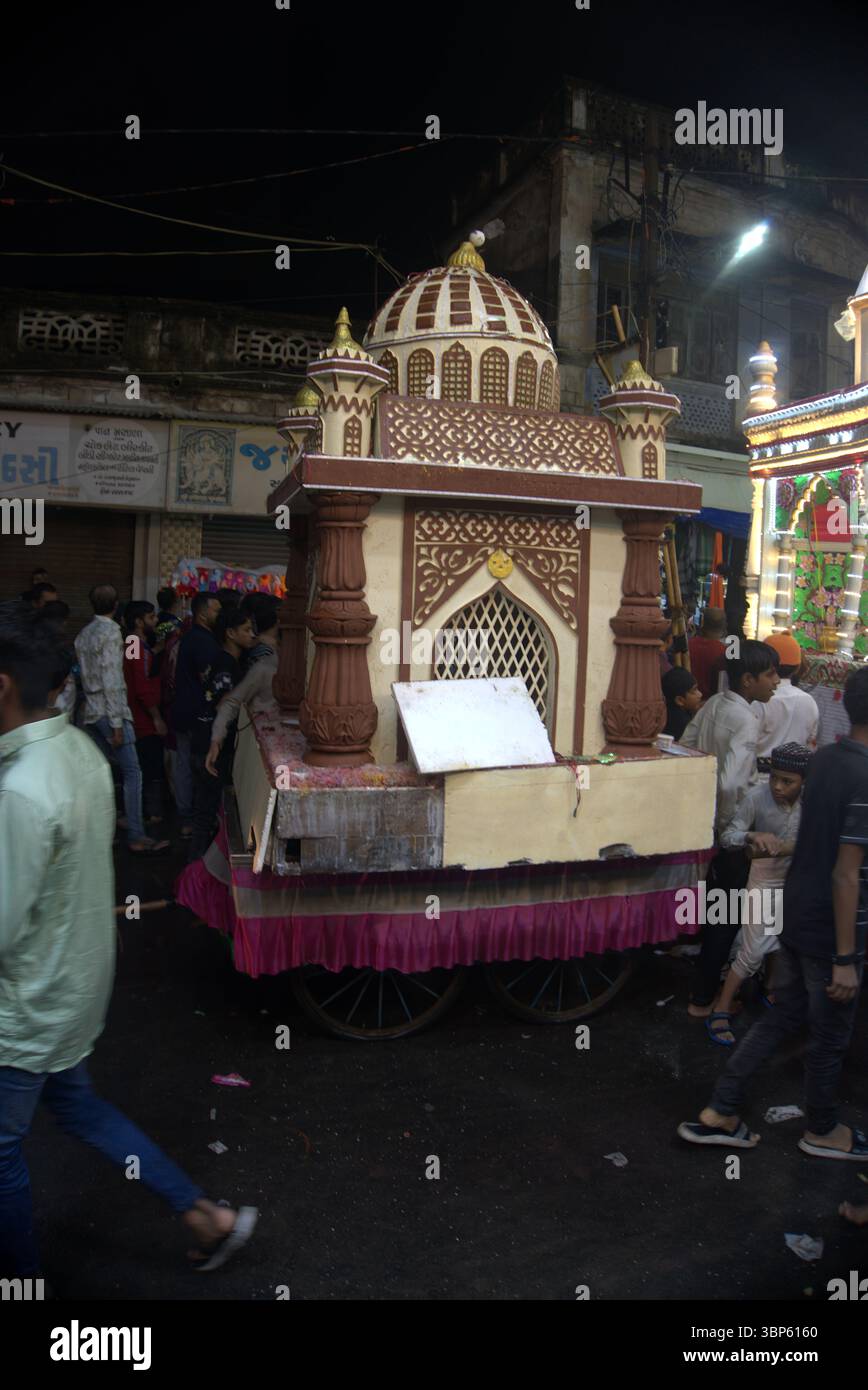 Rajkot, Gujarat, India. 6 luglio 2025. Muharram Festival Tazia Parade 2025. Crediti: Nasirkhan Davi/Alamy Live News Foto Stock