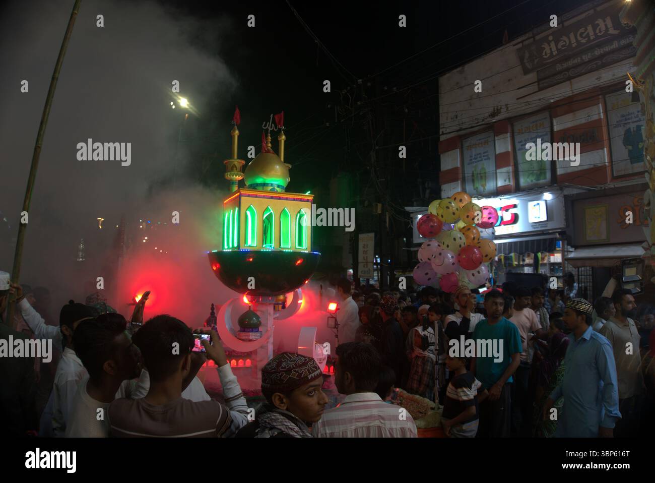 Rajkot, Gujarat, India. 6 luglio 2025. Muharram Festival Tazia Parade 2025. Crediti: Nasirkhan Davi/Alamy Live News Foto Stock