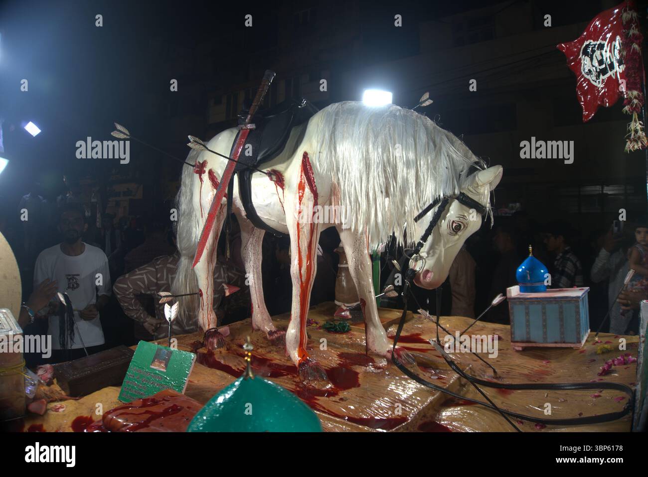 Rajkot, Gujarat, India. 6 luglio 2025. Muharram Festival Tazia Parade 2025. Crediti: Nasirkhan Davi/Alamy Live News Foto Stock
