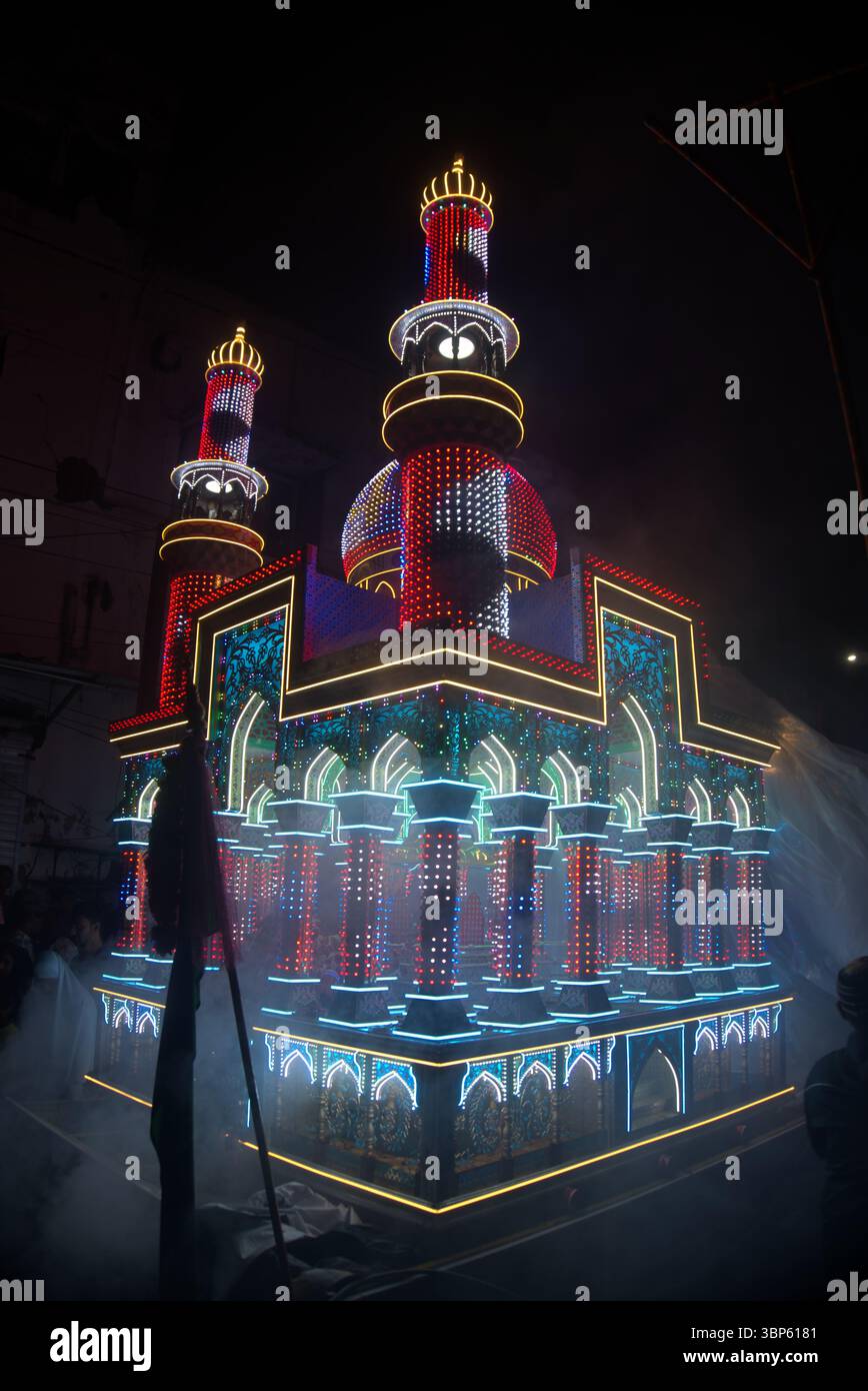 Rajkot, Gujarat, India. 6 luglio 2025. Muharram Festival Tazia Parade 2025. Crediti: Nasirkhan Davi/Alamy Live News Foto Stock