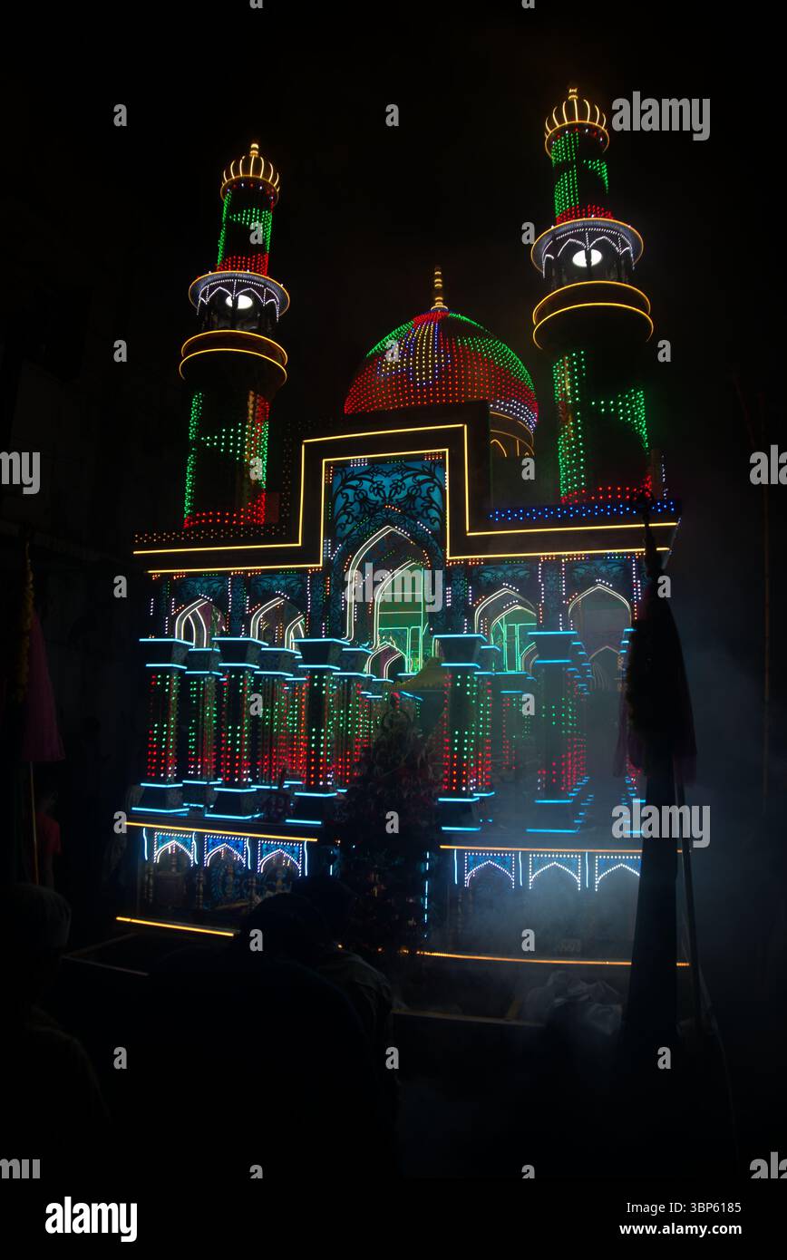 Rajkot, Gujarat, India. 6 luglio 2025. Muharram Festival Tazia Parade 2025. Crediti: Nasirkhan Davi/Alamy Live News Foto Stock