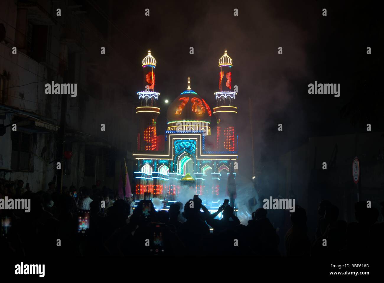 Rajkot, Gujarat, India. 6 luglio 2025. Muharram Festival Tazia Parade 2025. Crediti: Nasirkhan Davi/Alamy Live News Foto Stock