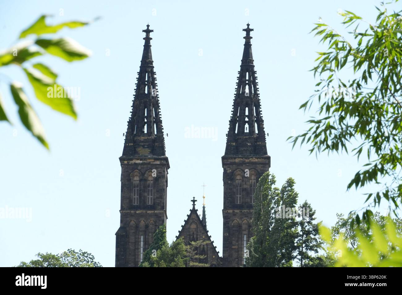 Architettura storica. Basilica dei Santi Pietro e Paolo. Praga. Neogotico Foto Stock