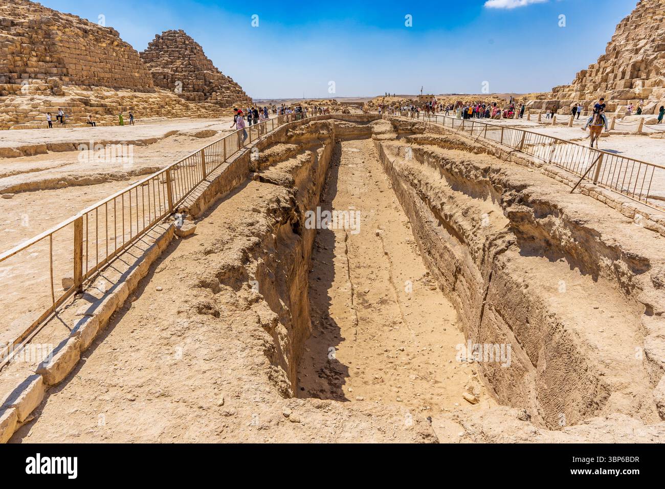 La fossa delle barche della grande Piramide di Khufu Foto Stock