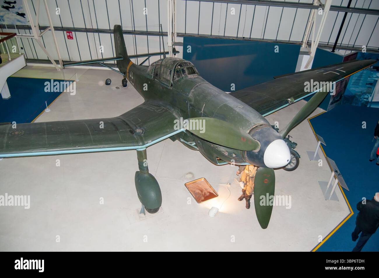 Bombardiere in picchiata Junkers Ju87G-2 della seconda guerra mondiale in mostra al museo RAF Hendon di Londra. Foto Stock