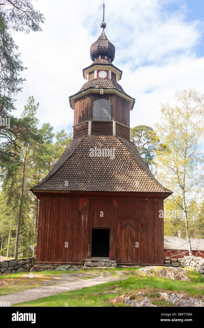 Chiesa di Karuna (Karunan Kirkko), campanile presso il Museo all'aperto di Seurasaari, Meilahti, città di Helsinki, regione di Uusimaa (Nyland), Repubblica di Finlandia Foto Stock
