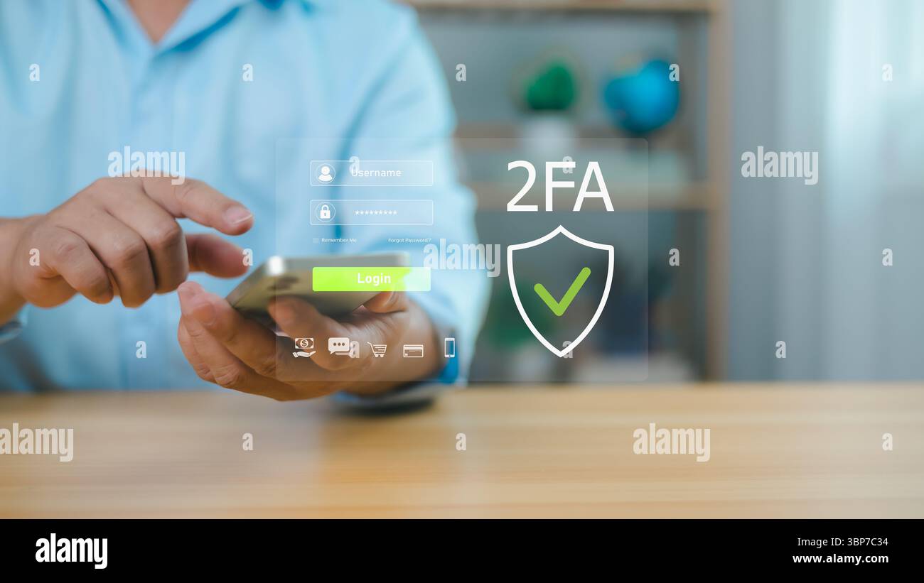 Accesso online sicuro, protezione dei dati e tecnologia per la privacy. Concetto di sicurezza informatica e sicurezza digitale. Uomo che usa lo smartphone per un'autentica esperienza a due fattori Foto Stock