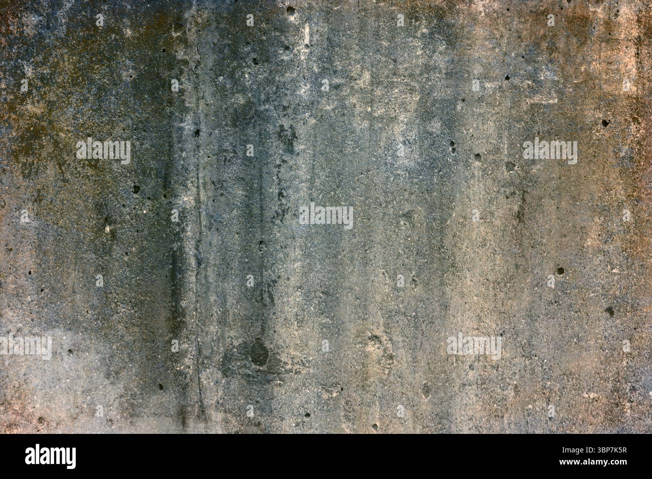 Cattive condizioni della parete invecchiata con intonaco cementato. Grunge la struttura delle pareti per il design. Foto Stock
