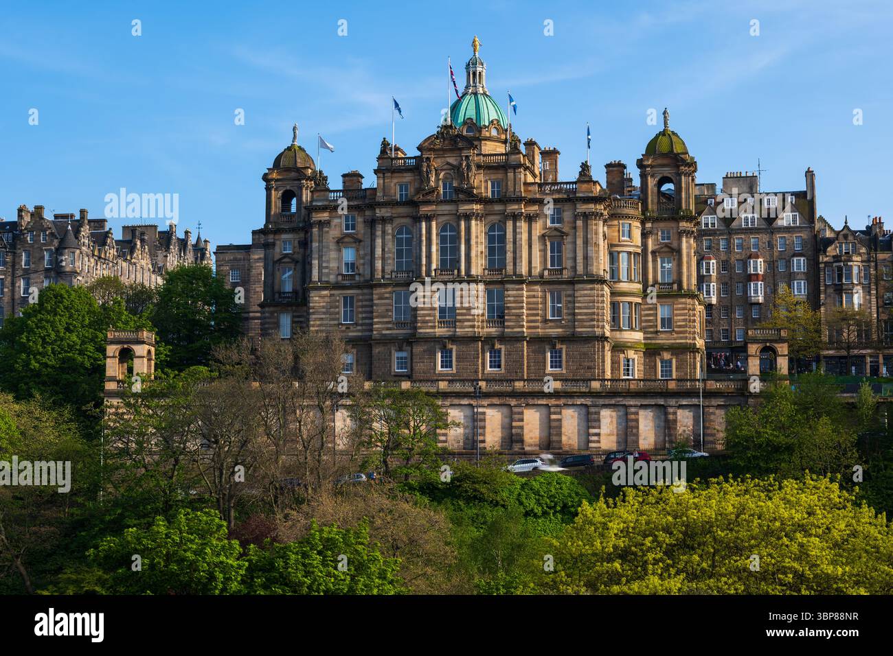 Il Museum on the Mound nella città di Edimburgo, Scozia, Regno Unito. Edificio in stile revival barocco con cupola del XIX secolo. Foto Stock