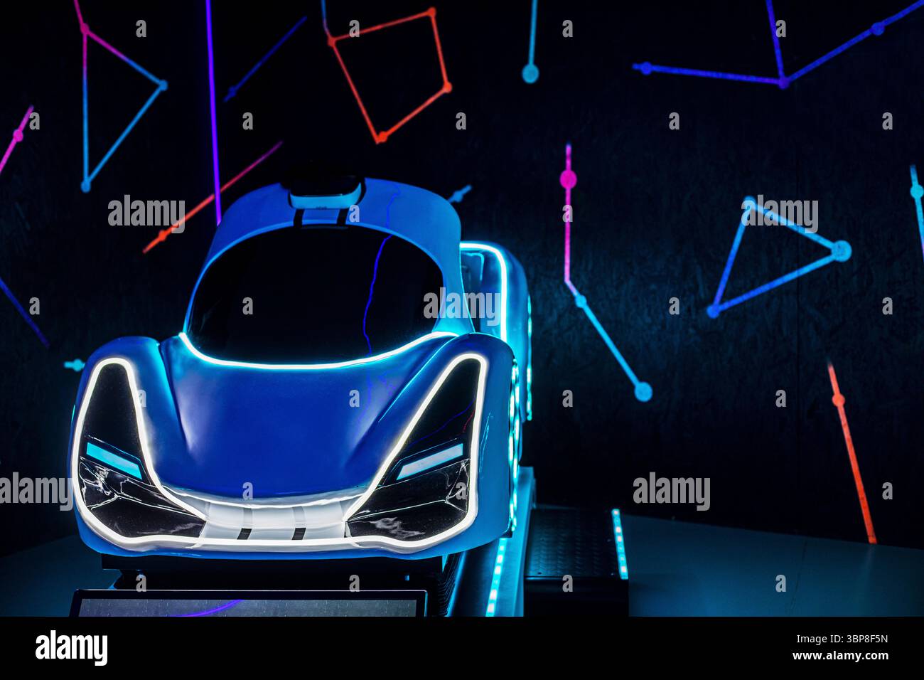 interno della sala giochi con una macchina interattiva Foto Stock