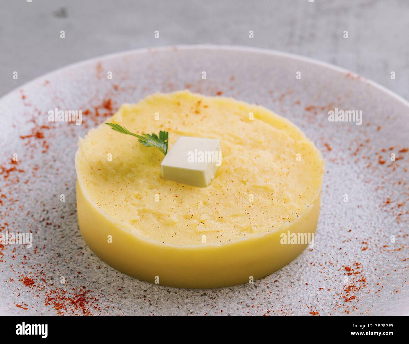 Cibo, purè di patate con burro sul piatto Foto Stock