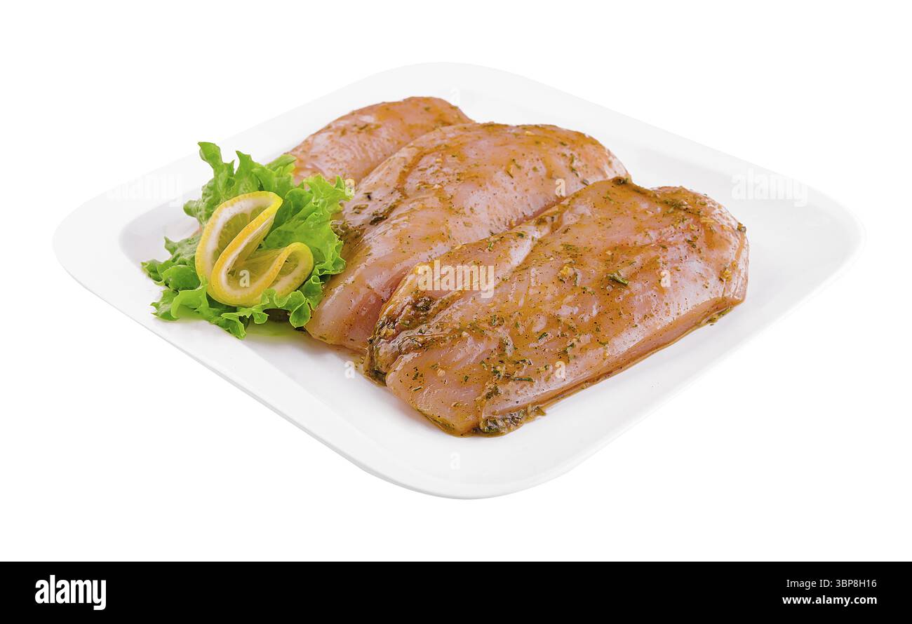Cibo, filetto di pollo marinato crudo sul piatto Foto Stock