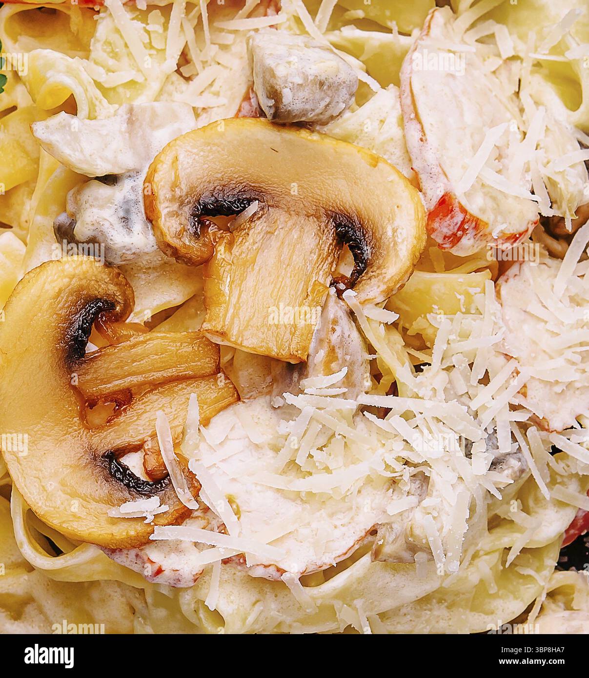 Cibo, deliziosi spaghetti asiatici con verdure macro Foto Stock