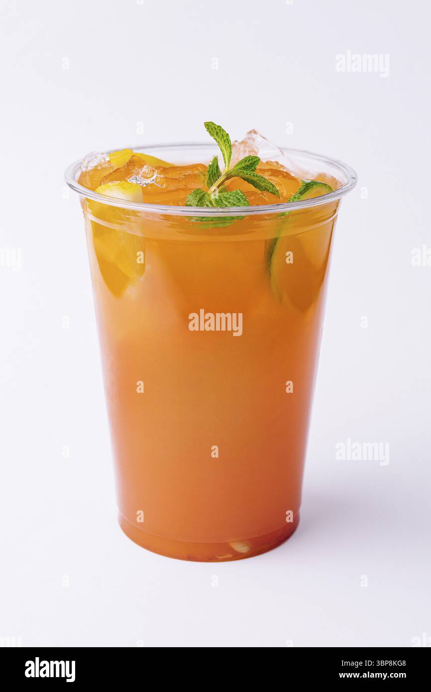 Cibo, succo d'arancia cinese con ghiaccio e menta Foto Stock
