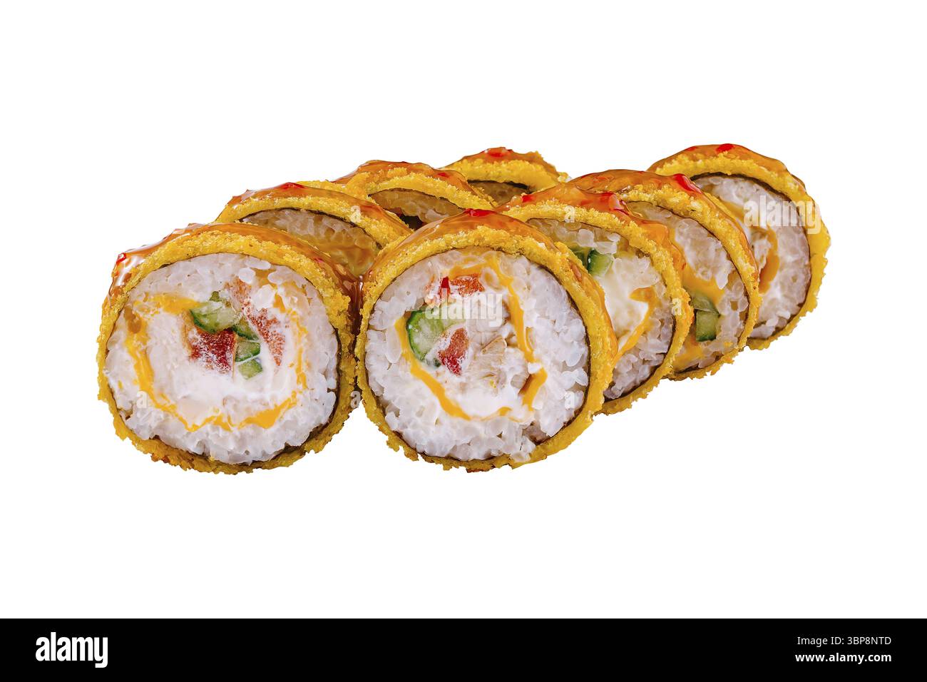 Cibo, deliziosi panini di sushi tempura maki che presentano ripieno con verdure e salsa su sfondo bianco Foto Stock