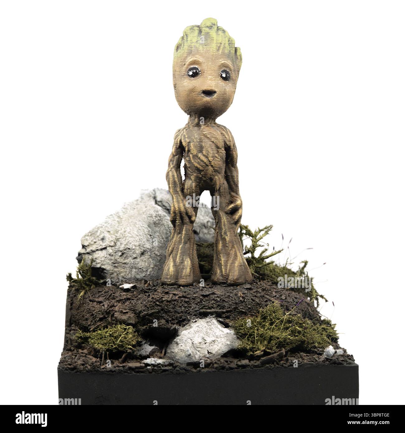 Diorama modellante dipinto a mano con un personaggio Baby Groot stampato in 3D. Foto Stock