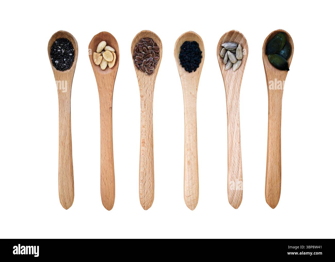 Set di semi biologici in cucchiai isolati su sfondo bianco, cibo naturale sano e concetto nutrizionale Foto Stock