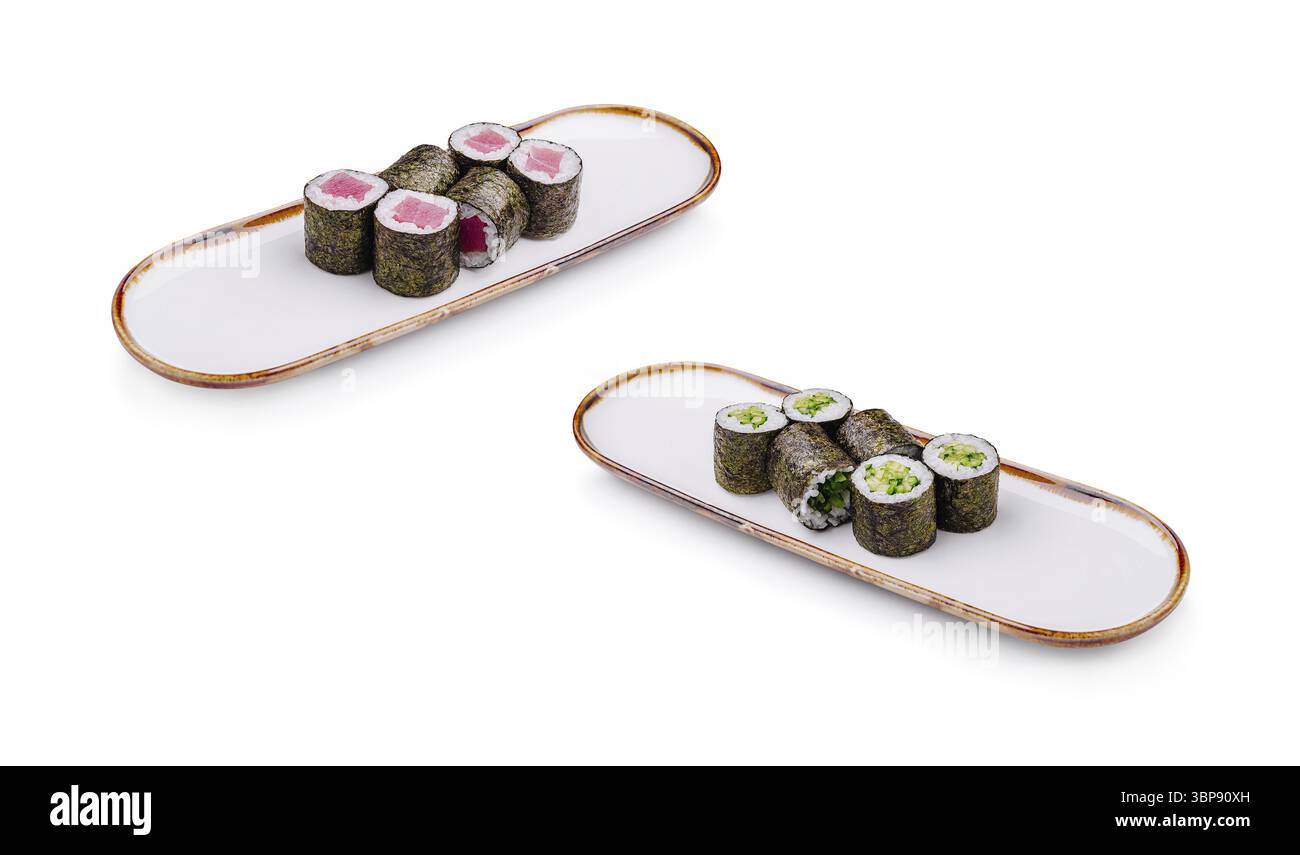 Cibo, due piatti mostrano sushi ben disposti con ingredienti freschi. I pezzi colorati sottolineano la cura artigianale e l'attenzione Foto Stock