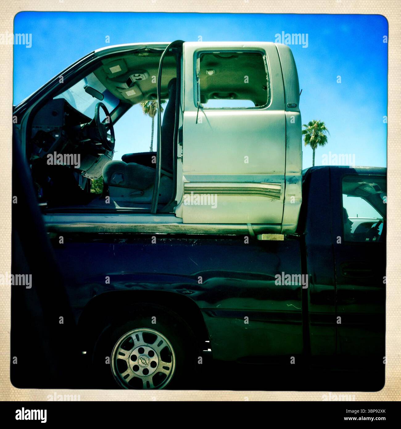 Autostrada 405 di Los Angeles autostrada Santa Monica traffico traffico traffico traffico traffico traffico traffico traffico pick-up camion movimento camion Foto Stock