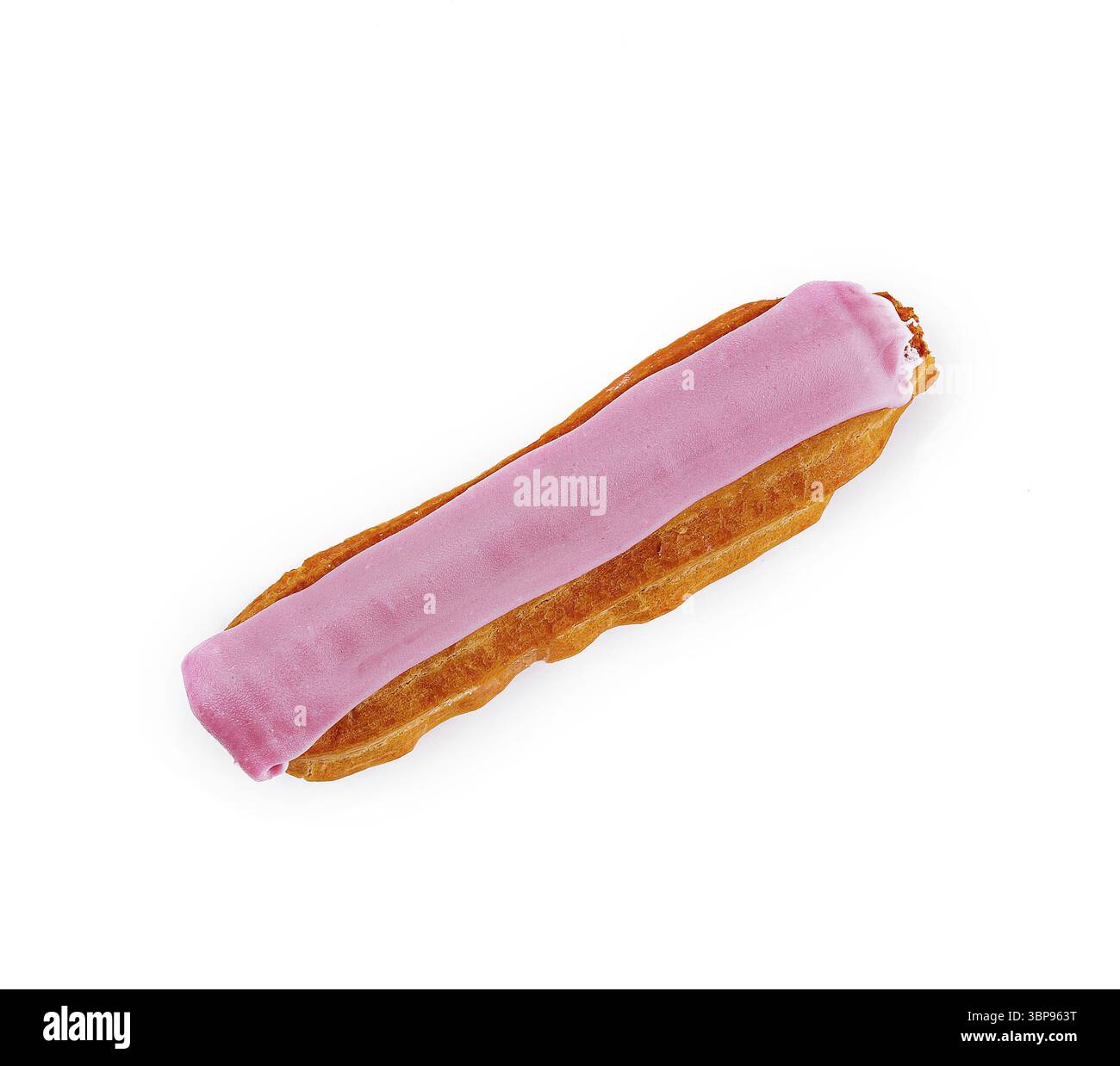 Cibo, vista dall'alto di una deliziosa eclair rosa ghiacciata su un piatto bianco pulito su uno sfondo bianco Foto Stock