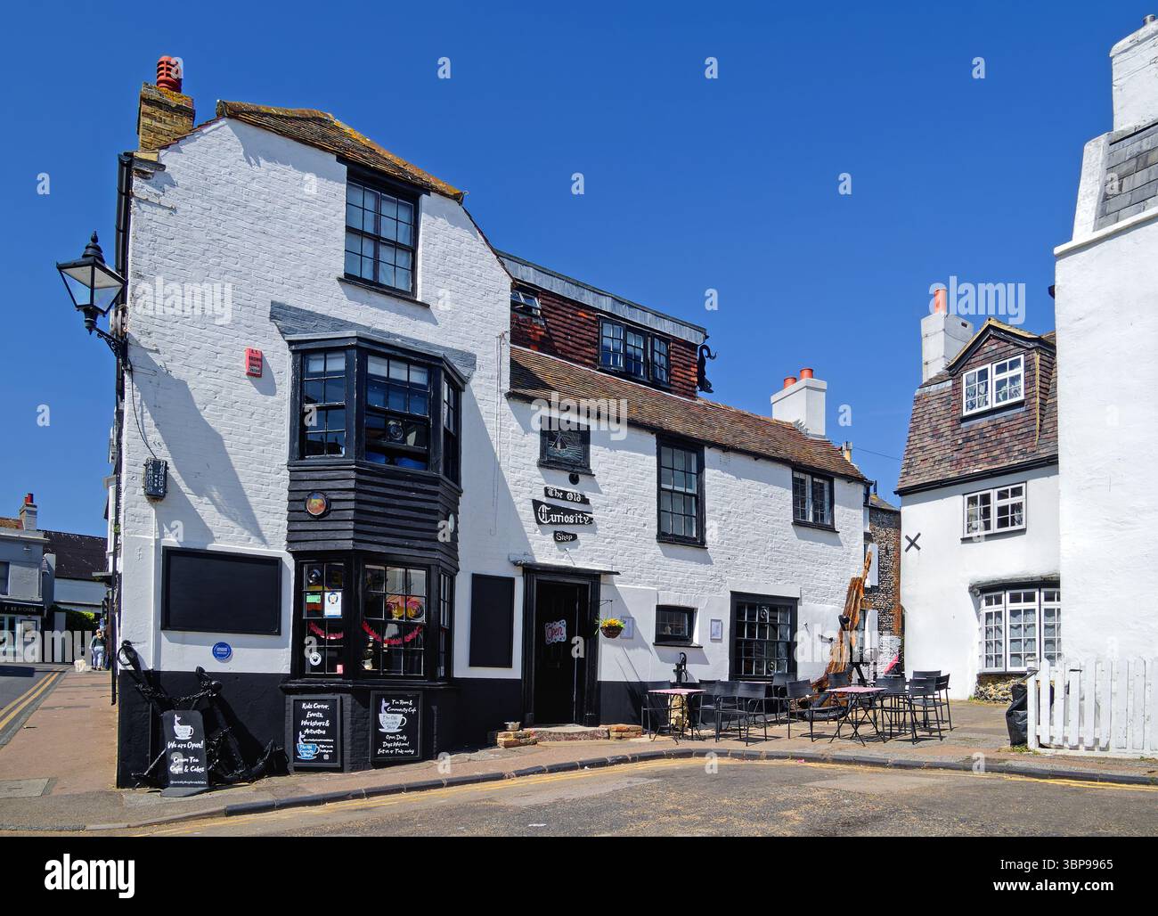 Regno Unito, Kent, Thanet, Broadstairs, Harbour Street, il negozio Old Curiosity. Foto Stock