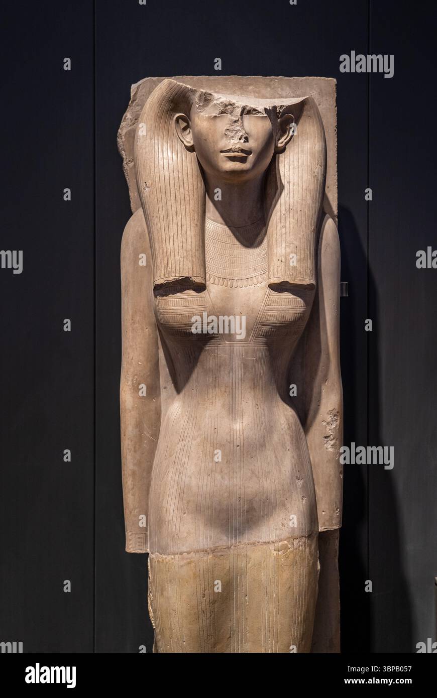 Una splendida statua femminile raffigurante probabilmente una dea trovata ad Abido (GEM) Foto Stock