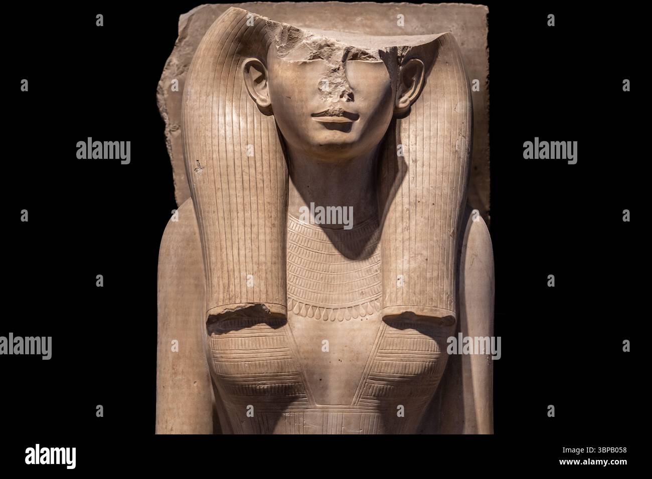 Una splendida statua femminile raffigurante probabilmente una dea trovata ad Abido (GEM) Foto Stock