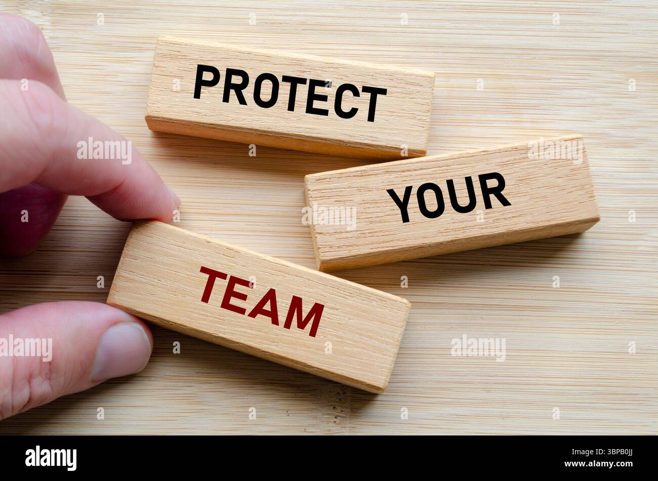 Proteggi il messaggio del tuo team visualizzato in modo chiaro, rappresentando il dovere della leadership di proteggere, difendere e sostenere coloro che sono sotto la loro guida. Foto Stock