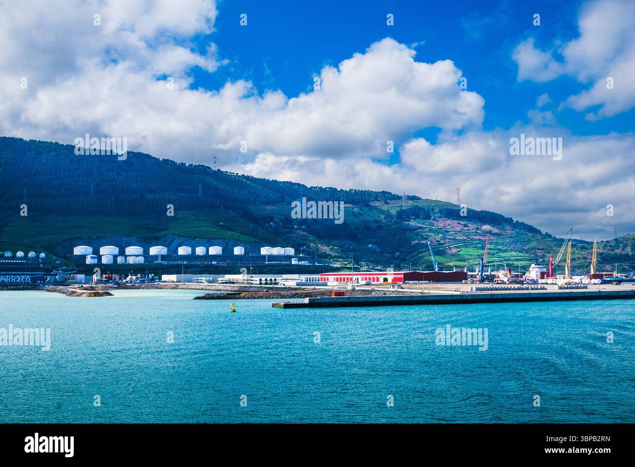 Lasciando il porto di Bilbao sulla tratta Bilbao per Portsmouth Brittany traghetto passeggeri Foto Stock