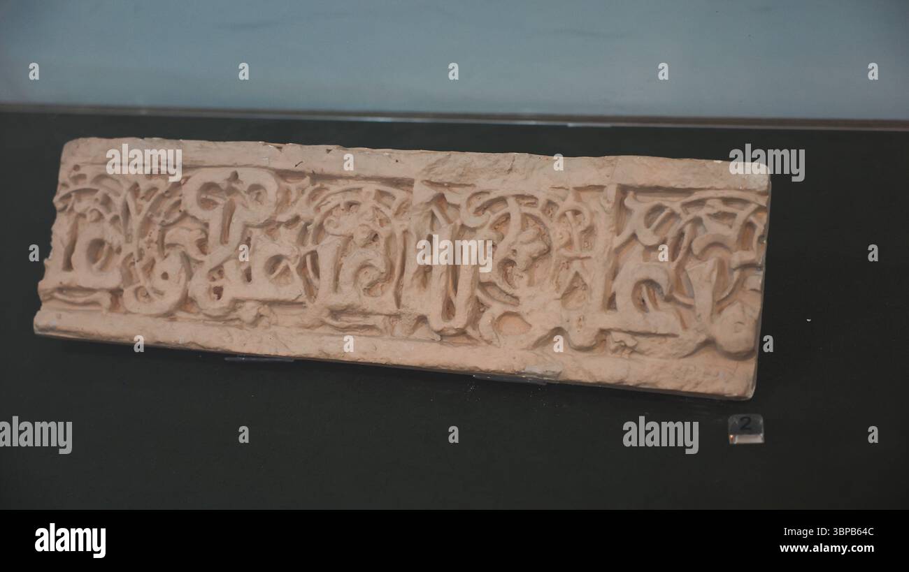 L'intricato design di un manufatto babilonese mette in mostra l'artigianato storico trovato in Iraq. Le dettagliate incisioni riflettono l'antica cultura. Foto Stock