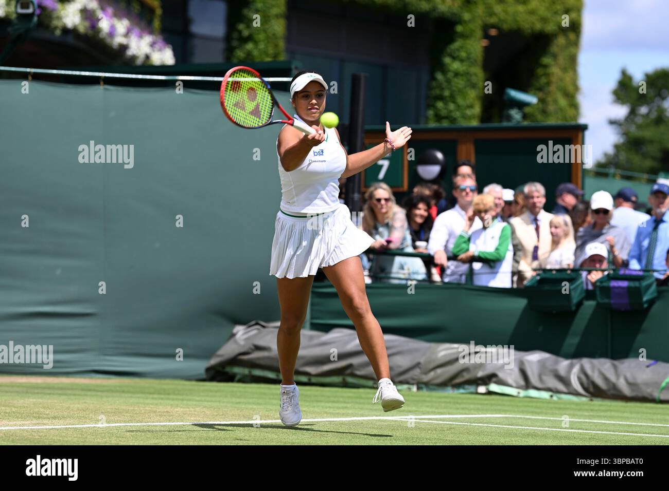 Londra, Regno Unito. 7 luglio 2025. Nauhany Vitoria Leme da Silva durante la sua partita di tennis femminile del secondo turno di Wimbledon 2025 contro Jana Kovackova all'All England Tennis Club di Londra, Inghilterra (Richard Callis/Sports Press Photo/SPP) crediti: SPP Sport Press Photo. /Alamy Live News Foto Stock