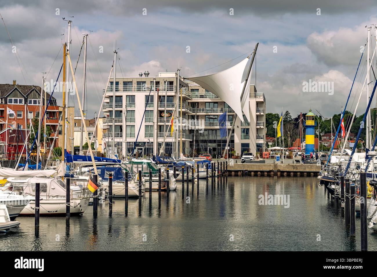 Hafen Eckernförde Hafen und der alte Leuchtturm Eckernförde Eckernförde, Schleswig-Holstein, Deutschland Port e Old Lighthouse a Eckernförde, Schle Foto Stock