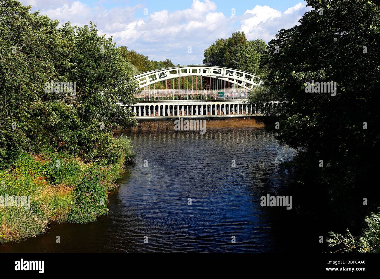 Lo Stanley Ferry Aqueduct è l'acquedotto in ghisa più lungo. È stato progettato da George Leather Sr. E costruito da H. McIntosh tra il 1836 e il 1839 Foto Stock