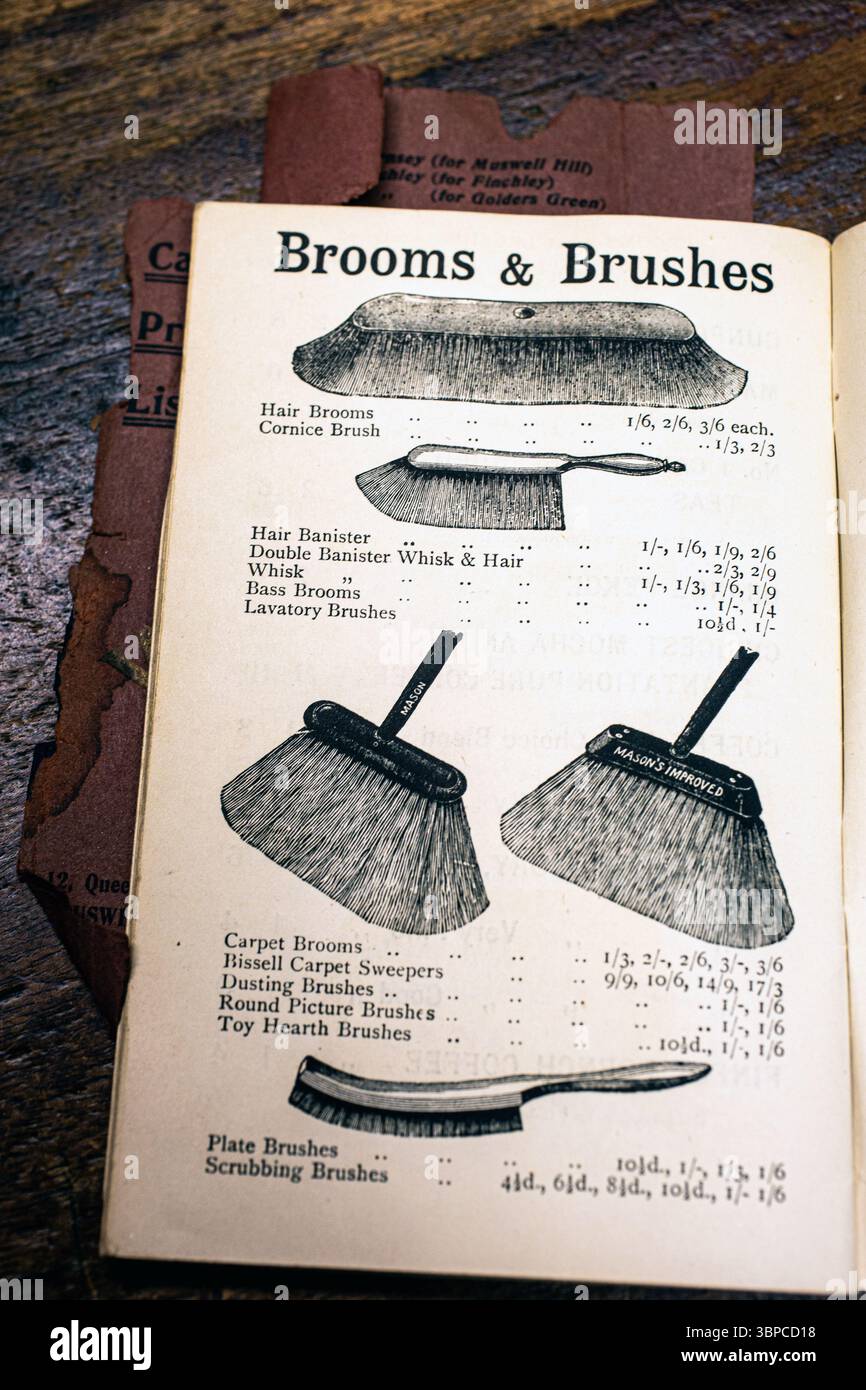 Catalogo generale all'ingrosso hardware Inghilterra, Regno Unito anni '1940 anni '1950 prodotti per la casa vintage retrò Foto Stock