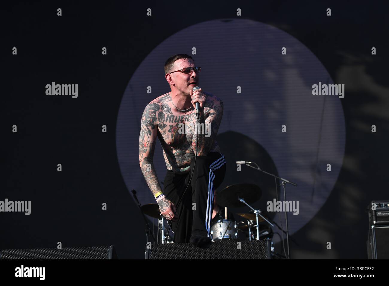 LONDRA, INGHILTERRA - MAGGIO 27: Sebastian Murphy dei "Viagra Boys" che si esibiscono al Wide Awake Festival, Brockwell Park, Brixton il 27 maggio 2023 a Londra, Inghilterra. CAP/Mar ©Mar/Capital Pictures Foto Stock