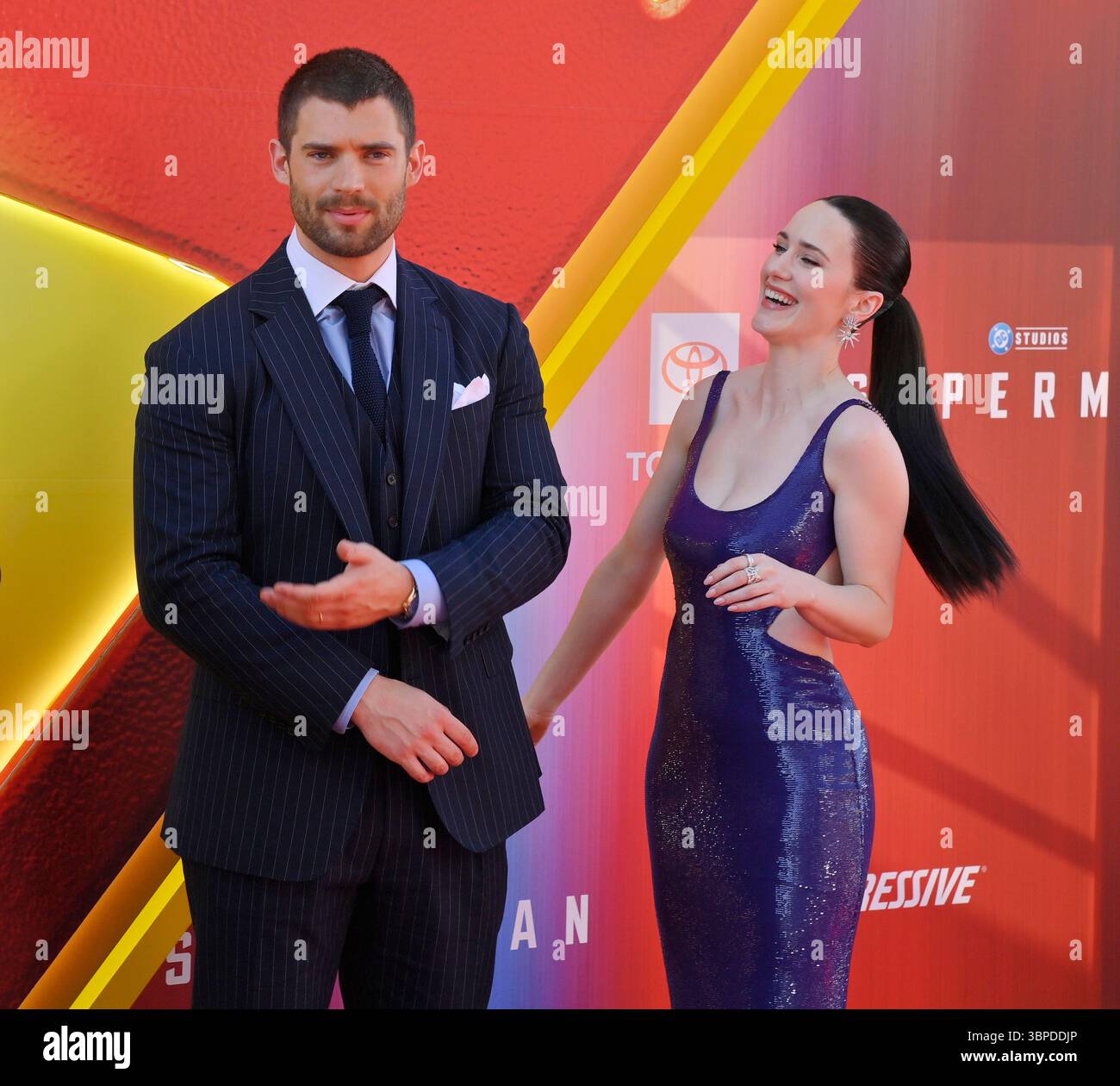 I membri del cast David Corenswet (L) e Rachel Brosnahan assistono alla prima del film di fantascienza "Superman" al TCL Chinese Theatre nella sezione di Hollywood di Los Angeles lunedì 7 luglio 2025. Storia: Superman deve riconciliare la sua eredità aliena kryptoniana con la sua educazione umana come reporter Clark Kent. Come incarnazione della verità, della giustizia e del modo umano si ritrova presto in un mondo che li considera antiquati. Superman deve riconciliare la sua eredità aliena kryptoniana con la sua educazione umana come reporter Clark Kent. Come incarnazione della verità, della giustizia e della wa umana Foto Stock