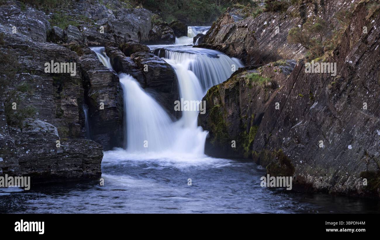 Cascata sul fiume Afon Rheidol, nel Galles occidentale, Regno Unito Foto Stock