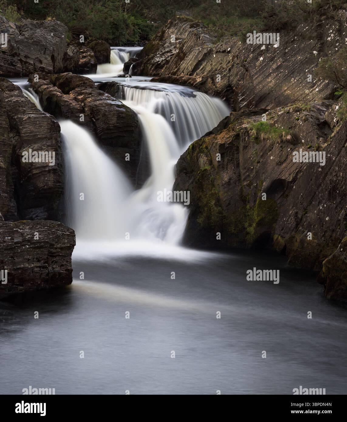 Cascata sul fiume Afon Rheidol, nel Galles occidentale, Regno Unito Foto Stock