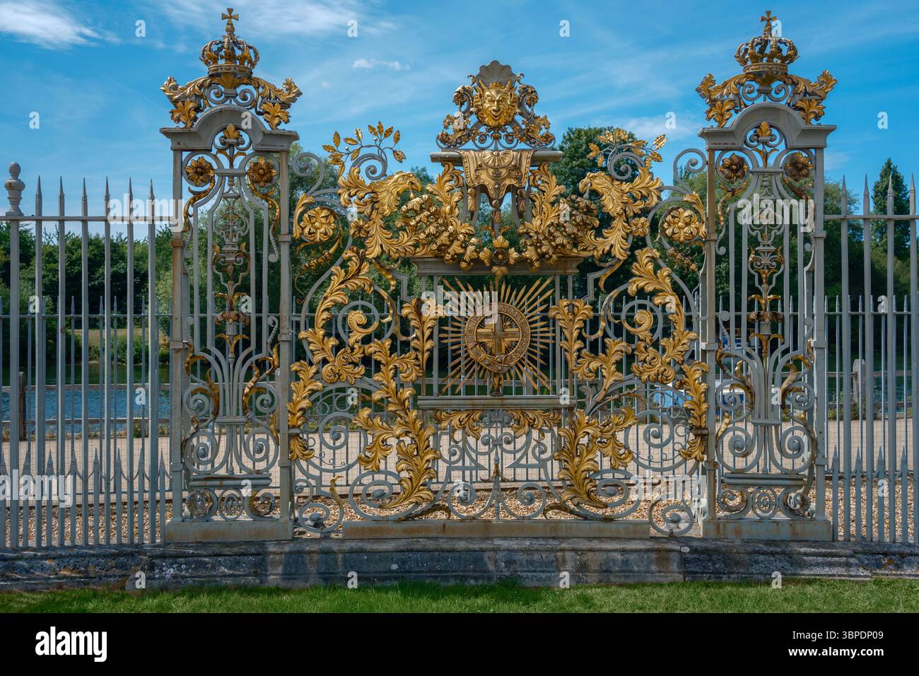 Hampton Court Palace, Richmond, Londra - Hampton Court Palace è un palazzo reale classificato di primo livello nel borgo londinese di Richmond upon Thames. 19 km circa Foto Stock