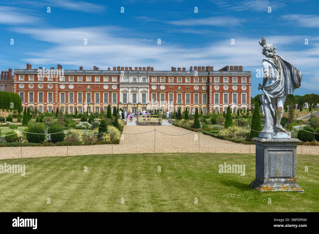 Hampton Court Palace, Richmond, Londra - Hampton Court Palace è un palazzo reale classificato di primo livello nel borgo londinese di Richmond upon Thames. 19 km circa Foto Stock