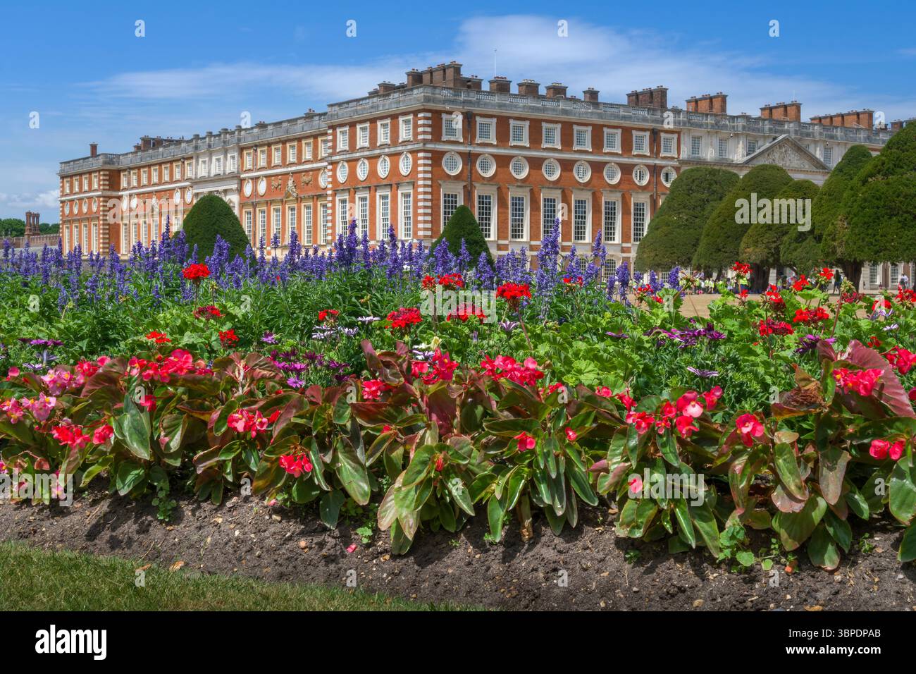 Hampton Court Palace, Richmond, Londra - Hampton Court Palace è un palazzo reale classificato di primo livello nel borgo londinese di Richmond upon Thames. 19 km circa Foto Stock