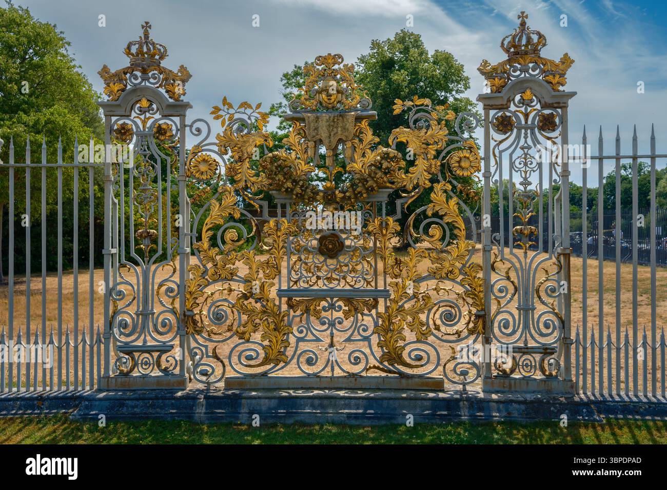 Hampton Court Palace, Richmond, Londra - Hampton Court Palace è un palazzo reale classificato di primo livello nel borgo londinese di Richmond upon Thames. 19 km circa Foto Stock