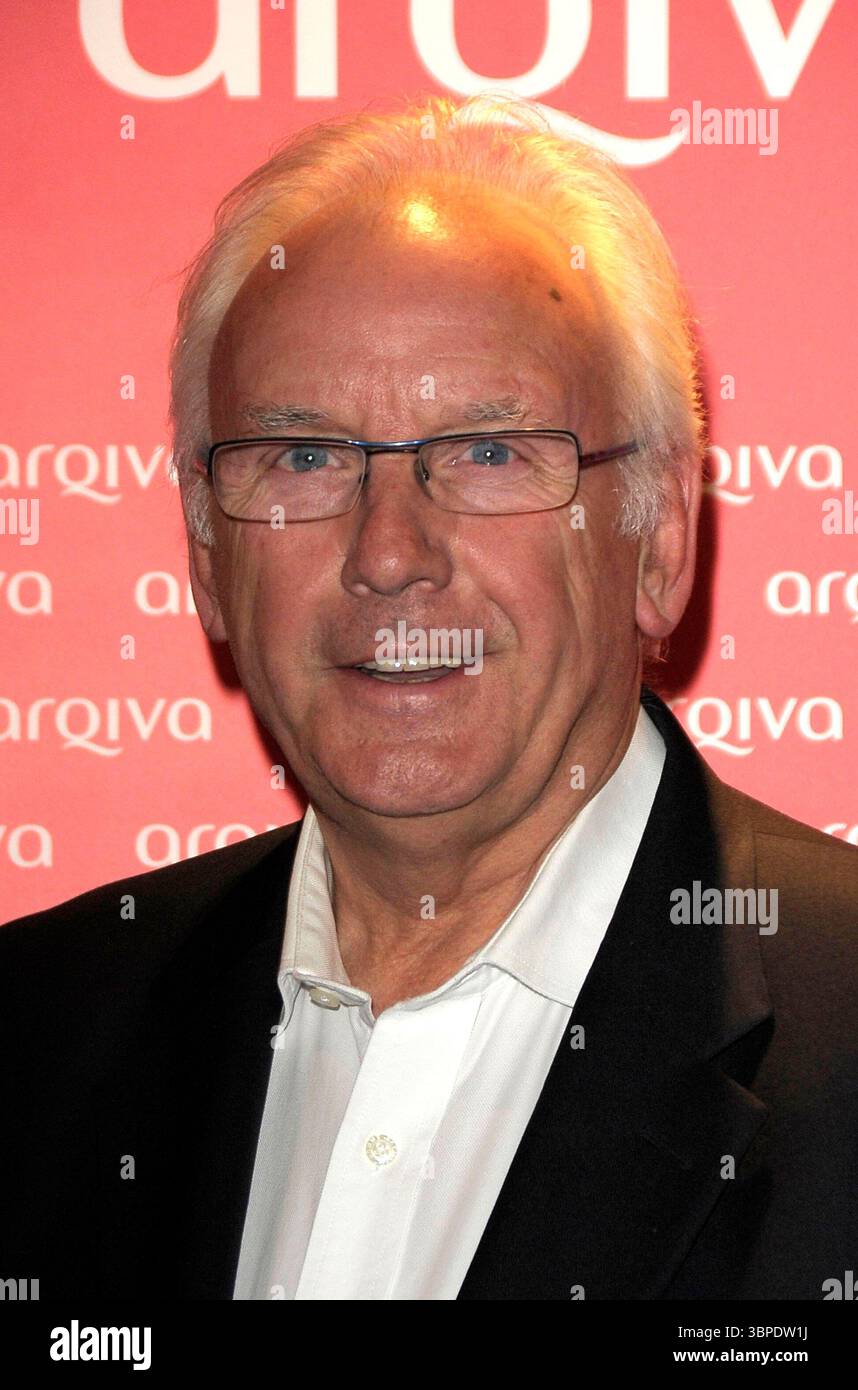 Pete Waterman agli Arqiva Commercial radio Awards di Londra - 6 luglio 2011 Foto Stock