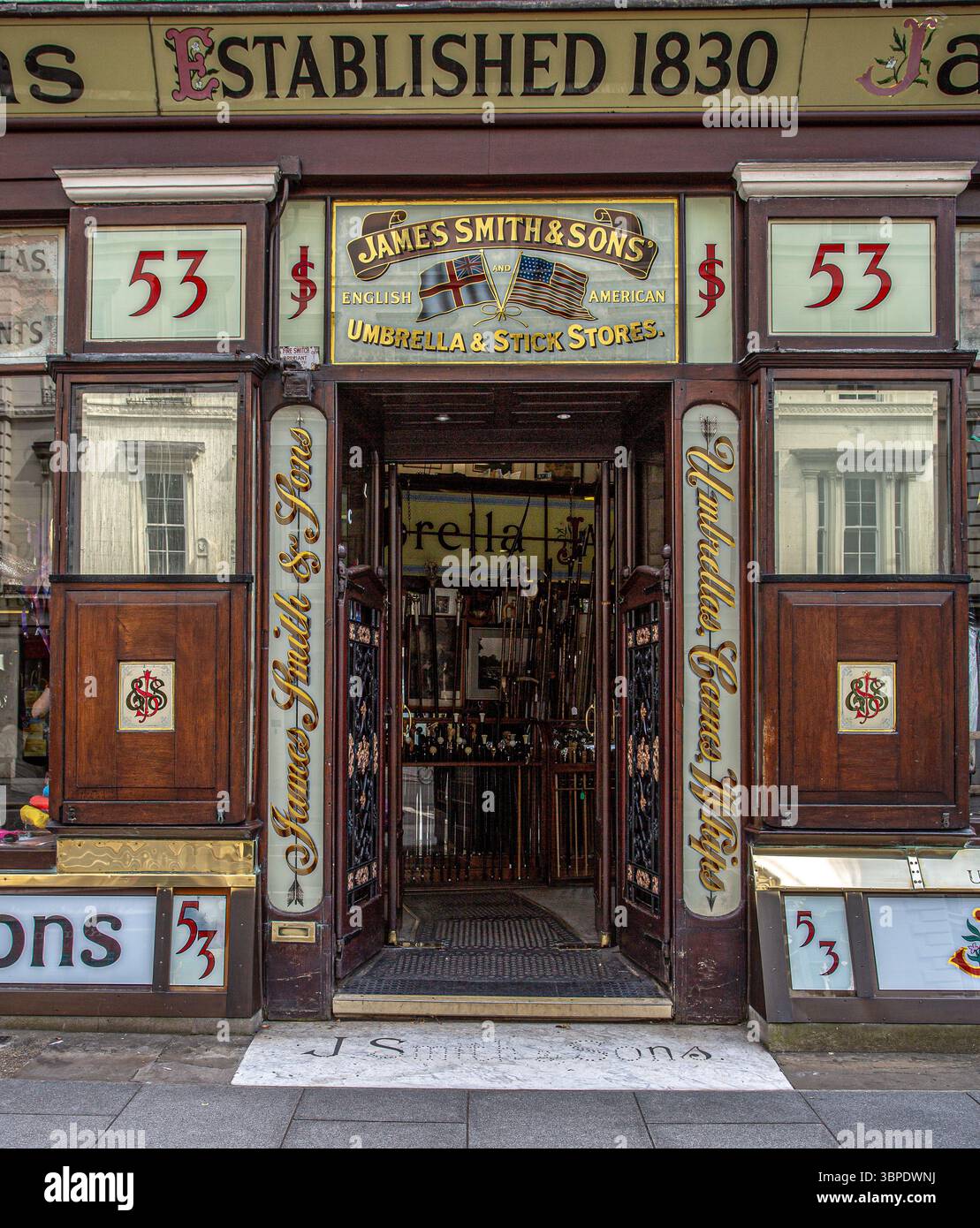 Esterno del negozio di ombrelli James Smith & Sons, Londra, Regno Unito Foto Stock