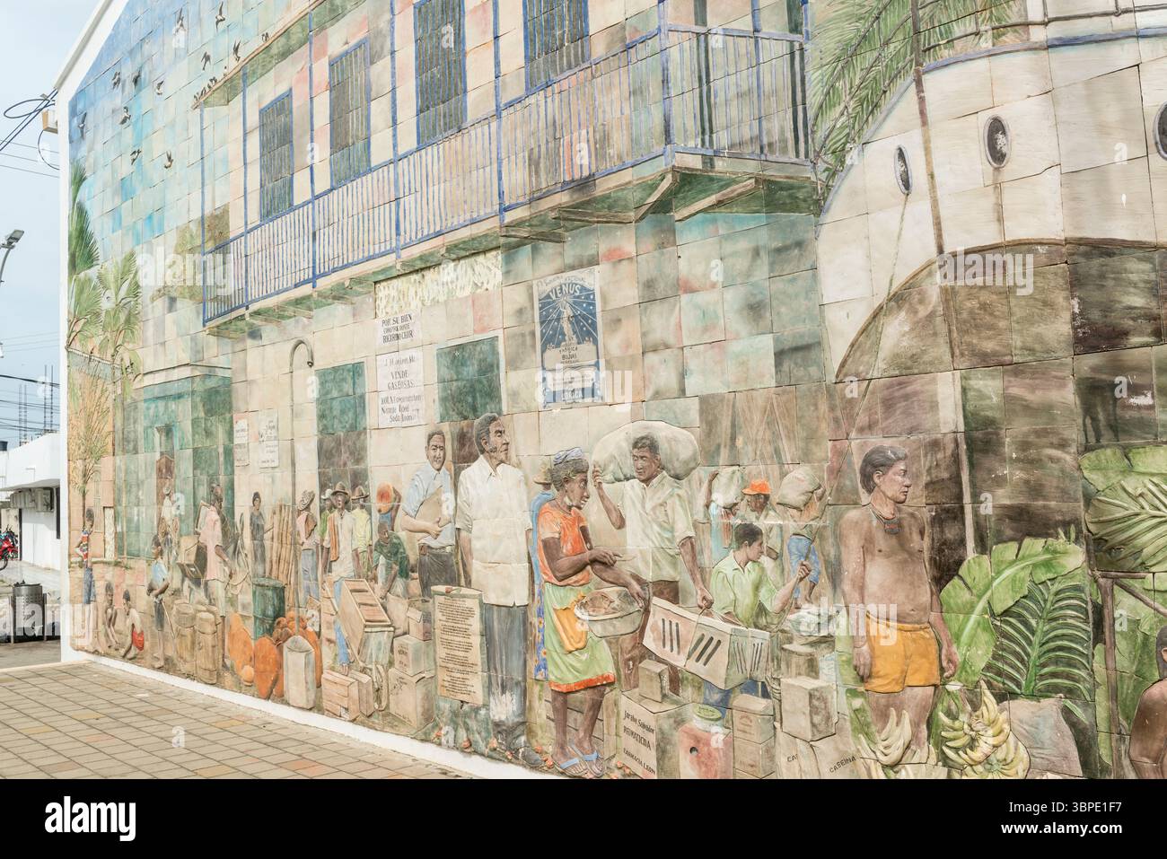 Murale portuale in ceramica di argilla industrializzata di tipo rilievo realizzato da Adriano Rios Sosa in (Santa Cruz de) Lorica, Dipartimento di Cordoba, Colombia Foto Stock