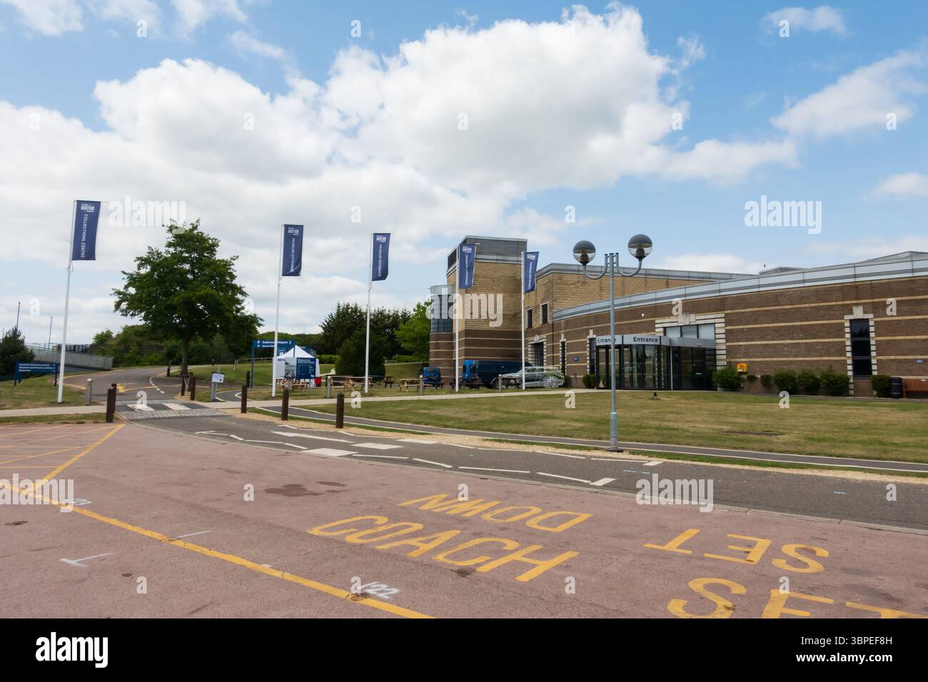 L'edificio del British Motor Museum a Gaydon, Warwickshire, Inghilterra. Sede della storica collezione britannica di auto storiche del 400 Foto Stock