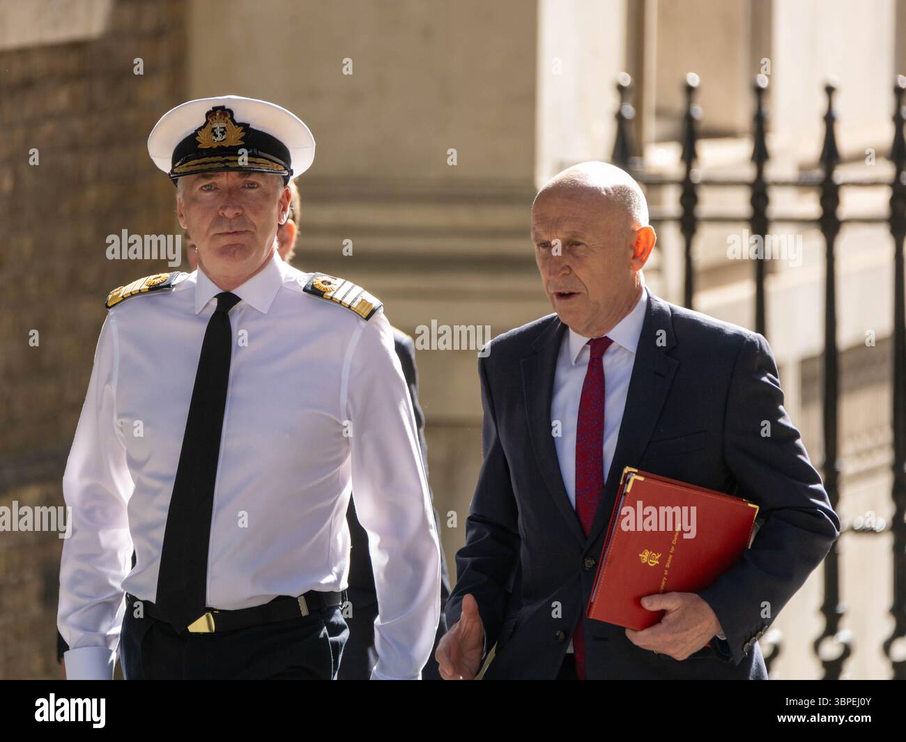 Londra, Regno Unito. 8 luglio 2025. L'ammiraglio Sir Tony Radakin, capo dello staff della difesa e John Healey, segretario alla difesa in una riunione di gabinetto al 10 di Downing Street a Londra. Crediti: Ian Davidson/Alamy Live News Foto Stock