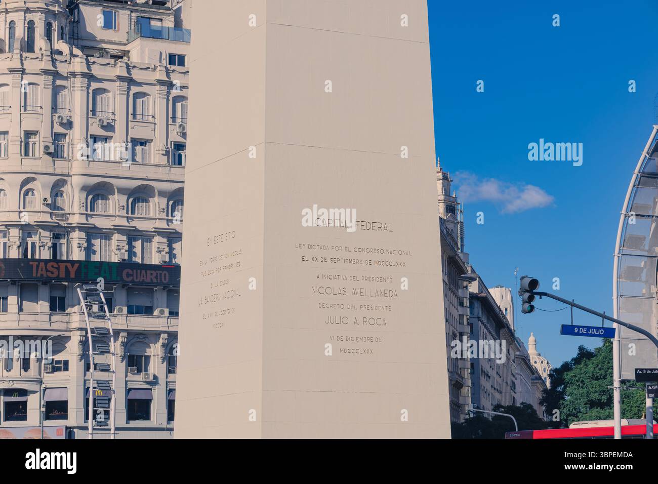 Buenos Aires, Argentina. 29 giugno 2025. Obelisco di Buenos Aires (El Obelisco) monumento storico nazionale situato in Piazza della Repubblica (Plaza de la Rep Foto Stock