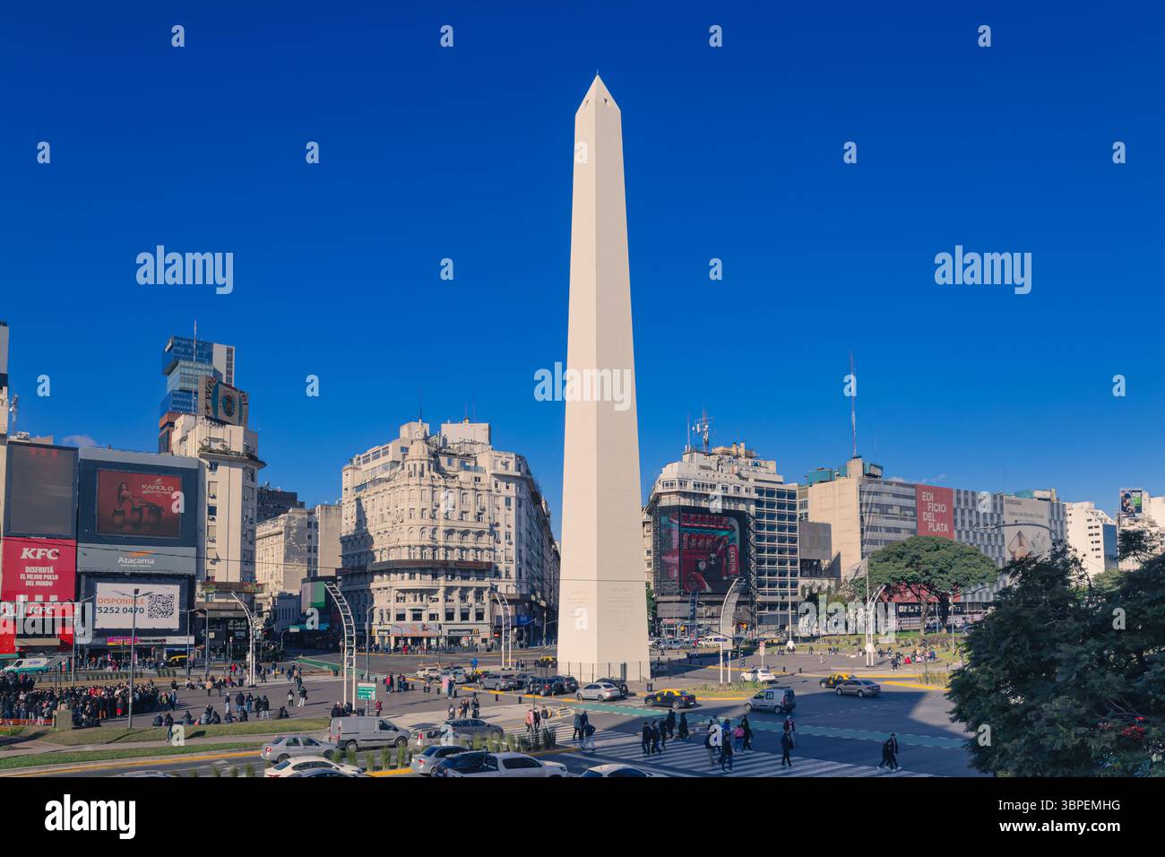 Buenos Aires, Argentina. 29 giugno 2025. Obelisco di Buenos Aires (El Obelisco) monumento storico nazionale situato in Piazza della Repubblica (Plaza de la Rep Foto Stock